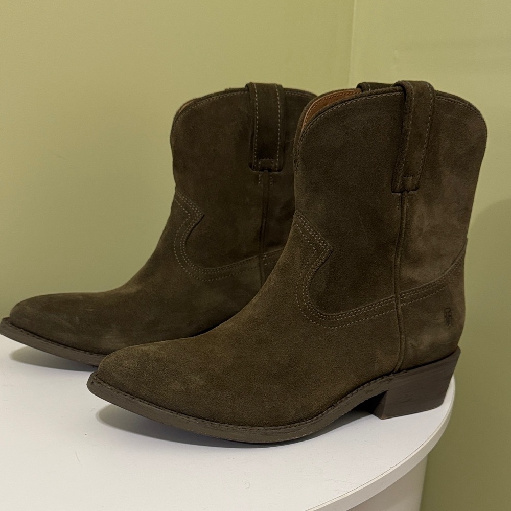 Frye BILLY SHORT  Suede Ankle Boots size 9.5 new women H28N6